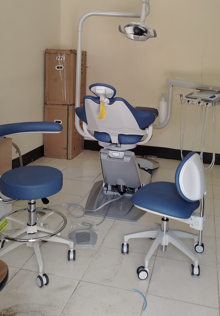 clinic2 schoolroom with dental stations, patients and providers
